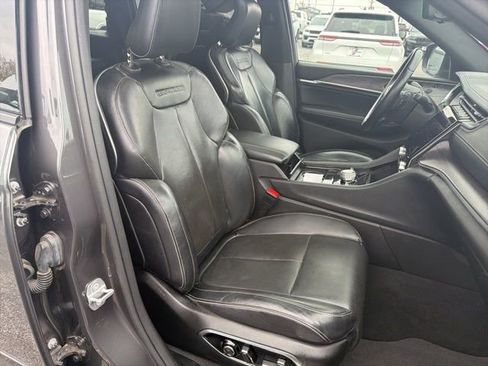 Used 2022 Jeep Grand Cherokee L Overland w/ Luxury Tech Group IV AWD/4WD image 22