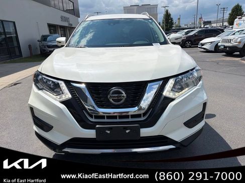 Used 2019 Nissan Rogue SV w/ Premium Package AWD/4WD image 4