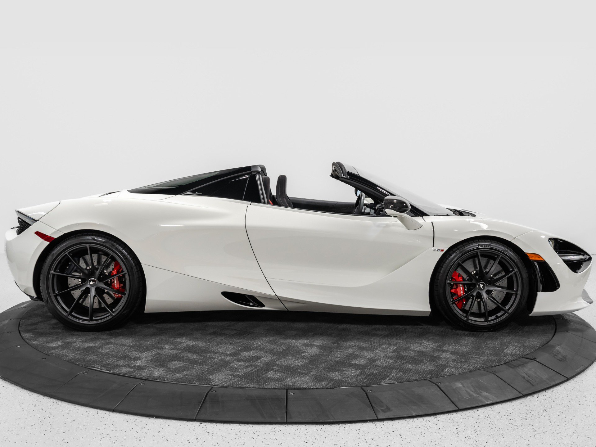 Used 2021 McLaren 720S Performance RWD image 11