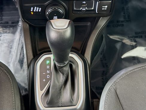 Used 2023 Jeep Renegade Latitude image 17