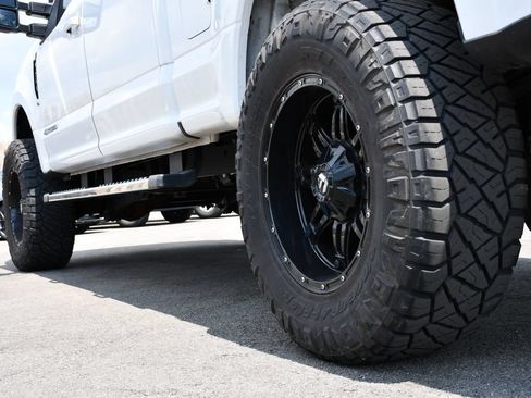Used 2019 Ford F250 Lariat w/ Lariat Value Package AWD/4WD image 9
