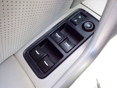 Used 2010 Acura RDX SH-AWD image 15