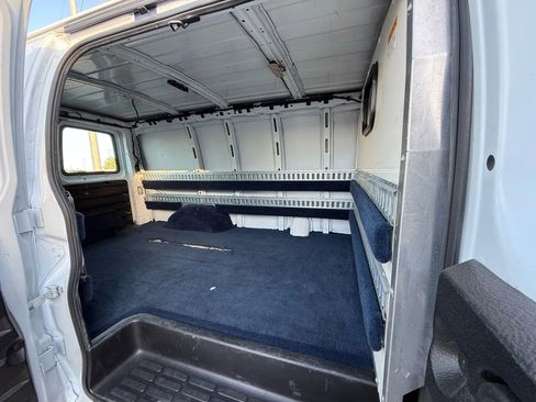 Used 2018 Chevrolet Express 2500 image 14