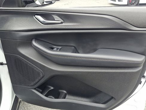 Certified 2023 Jeep Grand Cherokee Altitude image 10