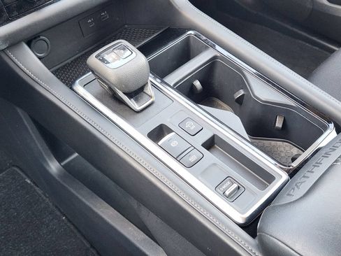 Used 2025 Nissan Pathfinder SV FWD image 20