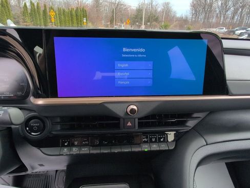 Certified 2025 Toyota Crown Signia image 21