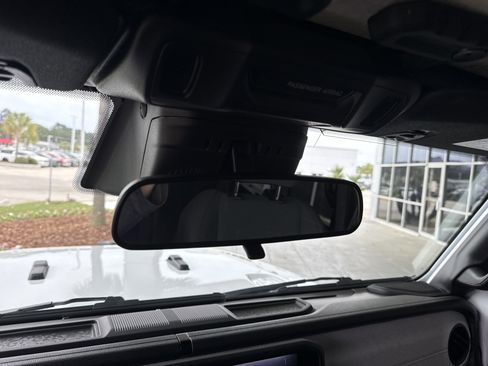 Used 2025 Jeep Wrangler Sport S image 27