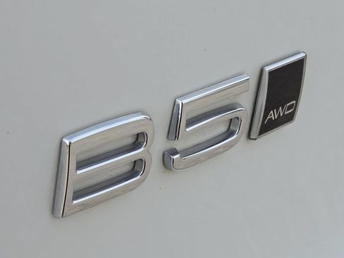Used 2024 Volvo XC40 B5 Core AWD/4WD image 5