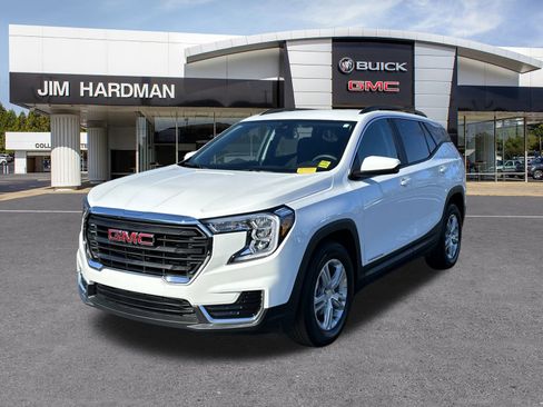Used 2023 GMC Terrain SLE w/ Driver Convenience Package image 3
