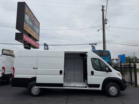 Used 2025 RAM ProMaster 3500 w/ Convenience Group FWD image 4