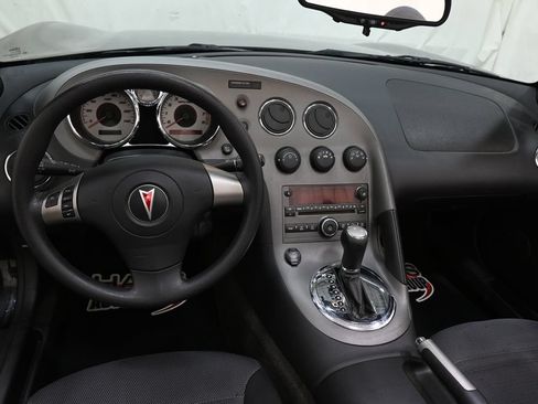 Used 2008 Pontiac Solstice Convertible w/ Preferred Package RWD image 4