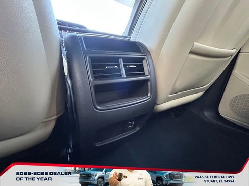 Used 2018 Cadillac XT5 FWD image 16