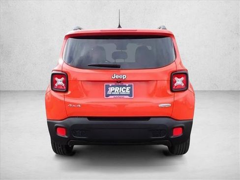 Used 2017 Jeep Renegade Latitude w/ Cold Weather Group AWD/4WD image 3