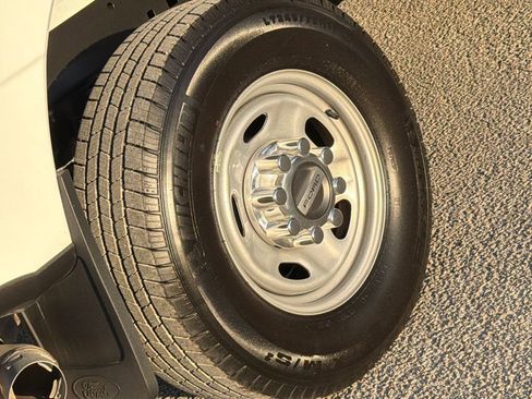 Used 2024 Ford F250 XL w/ XL Chrome Package image 9