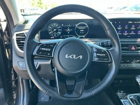 Certified 2025 Kia Seltos EX w/ EX Sunroof Package FWD image 14