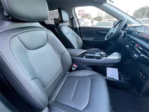 New 2025 Kia EV6 Wind image 19