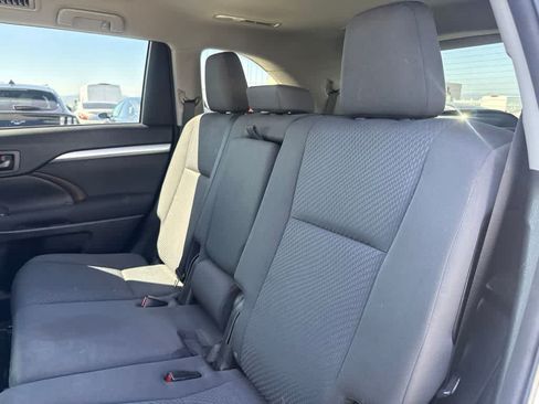 Used 2015 Toyota Highlander LE FWD image 14