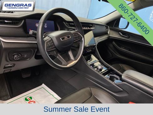 Used 2023 Jeep Grand Cherokee Limited w/ Luxury Tech Group II AWD/4WD image 11