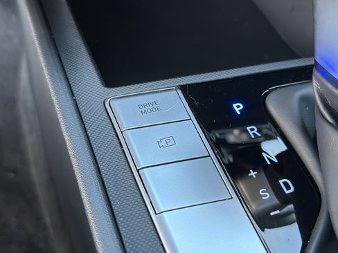 Used 2025 Hyundai Elantra SE image 14