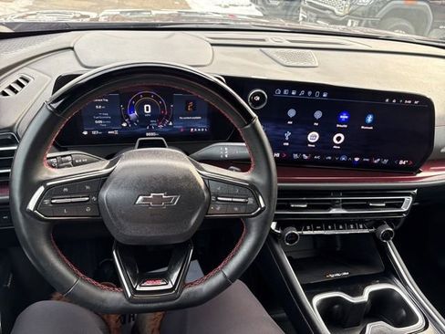 Used 2024 Chevrolet Traverse RS image 11