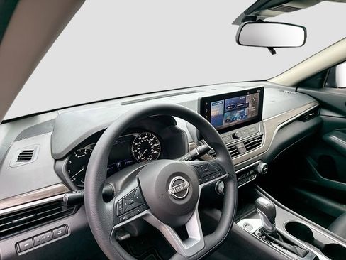 Used 2025 Nissan Altima 2.5 SV w/ SV Special Edition Package FWD image 11