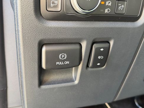 Certified 2022 Ford Expedition Platinum image 33