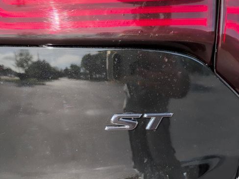 Used 2024 Buick Encore GX Sport Touring image 11