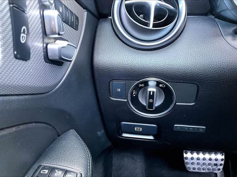 Used 2019 Mercedes-Benz SLC 300 image 36