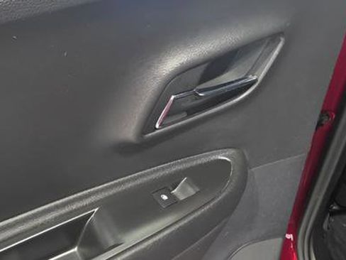 Used 2019 Chevrolet Trax LT w/ LT Convenience Package image 25