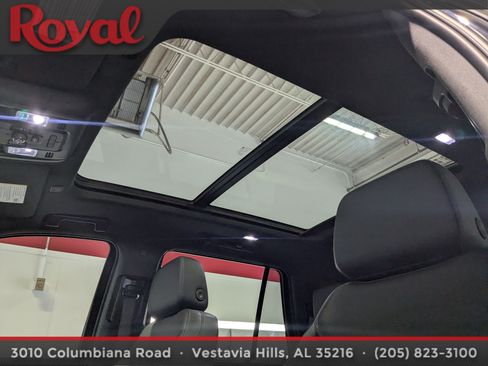 Used 2023 Chevrolet Tahoe Z71 w/ Luxury Package AWD/4WD image 29