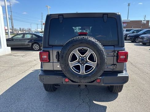 Used 2018 Jeep Wrangler Unlimited Sport S image 4