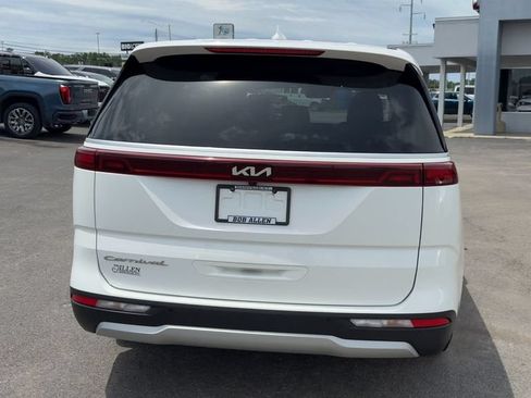 Used 2022 Kia Carnival LX FWD image 6