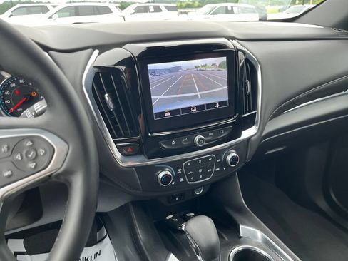 Used 2023 Chevrolet Traverse LT FWD image 20