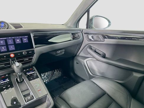 Certified 2026 Porsche Macan AWD/4WD image 25