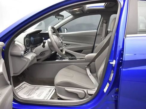 Used 2025 Hyundai Elantra SEL FWD image 14