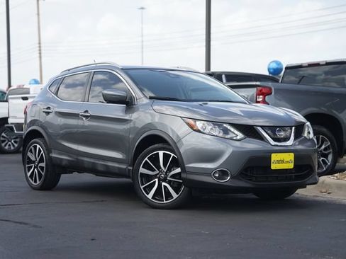 Used 2018 Nissan Rogue Sport SL w/ SL Premium Package FWD image 2