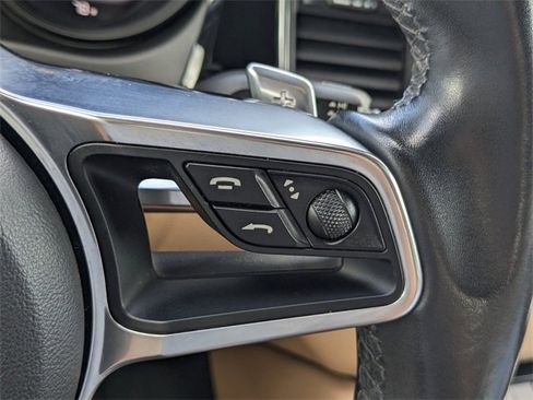 Used 2017 Porsche Macan S image 32