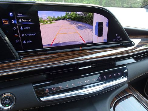 Used 2022 Cadillac Escalade ESV Premium Luxury AWD/4WD image 19