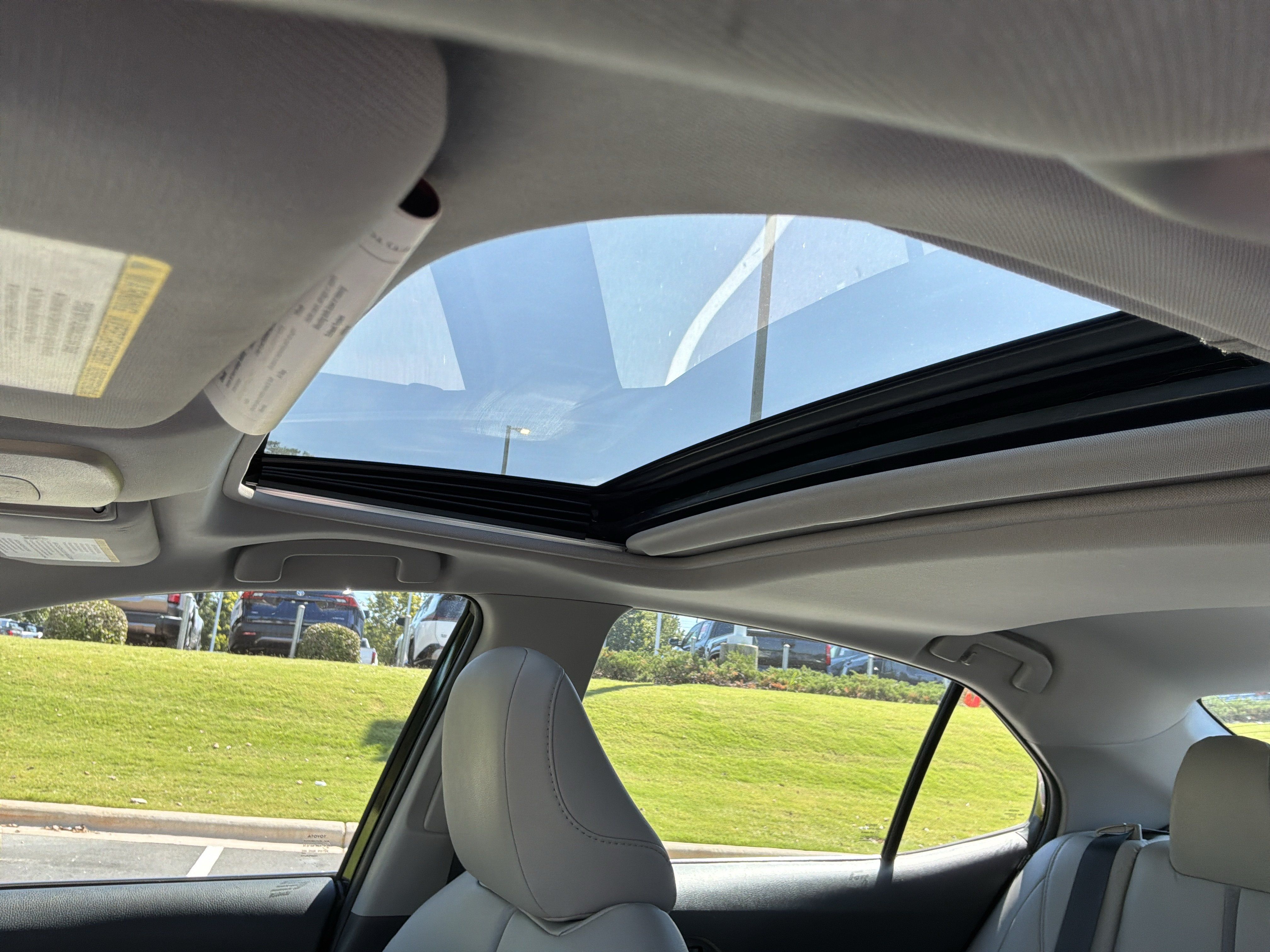 Used 2018 Toyota Camry SE w/ Moonroof Package FWD image 27