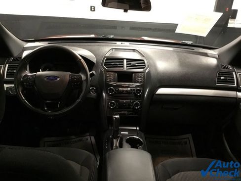 Used 2017 Ford Explorer XLT image 25