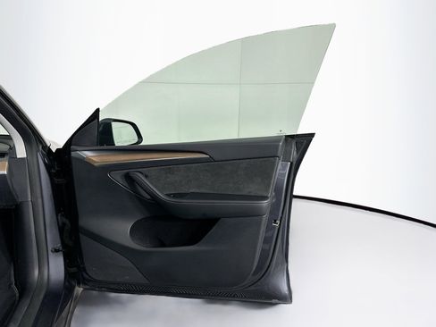 Used 2023 Tesla Model Y Long Range image 32