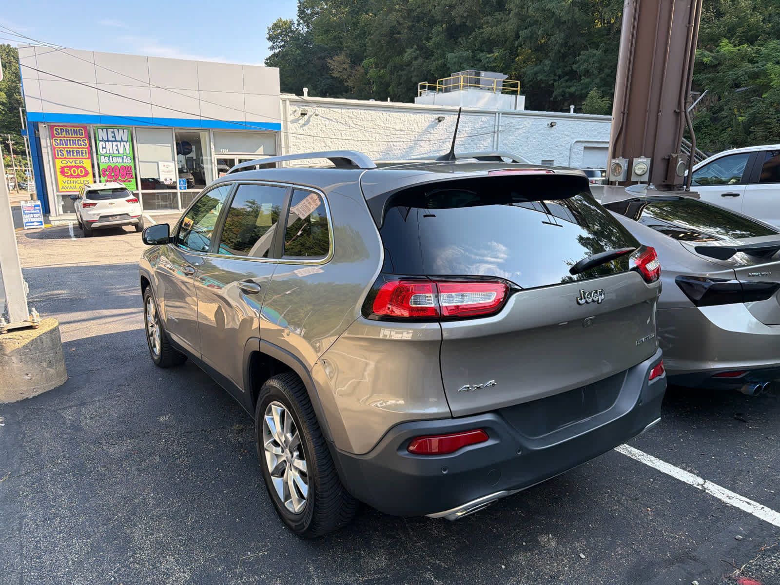 Used 2018 Jeep Cherokee Limited AWD/4WD image 6
