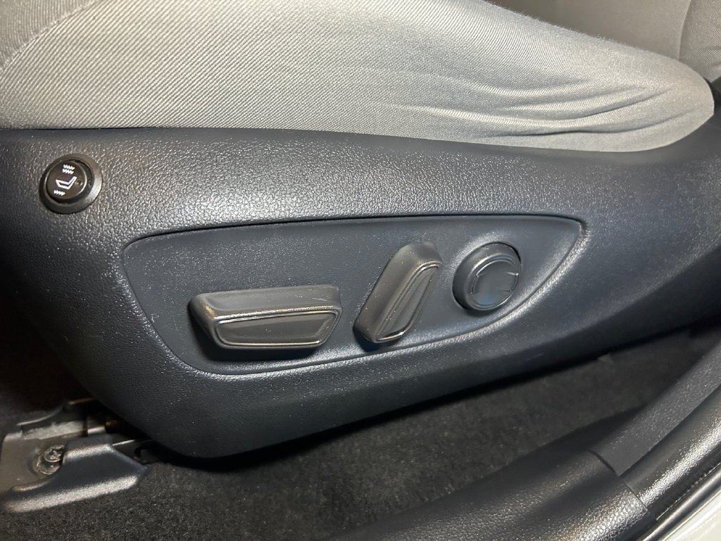 Used 2020 Toyota RAV4 XLE AWD/4WD image 22
