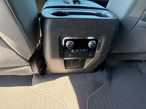 Used 2023 GMC Yukon XL SLT image 14