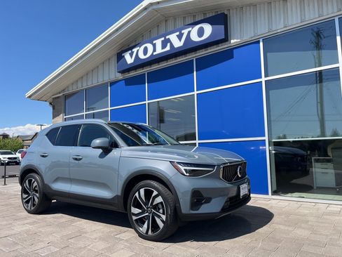 Used 2023 Volvo XC40 B5 Ultimate w/ Protection Package Premier AWD/4WD image 1