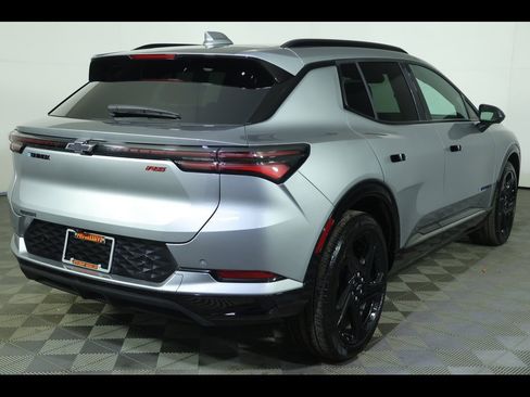 Used 2025 Chevrolet Equinox EV RS image 2