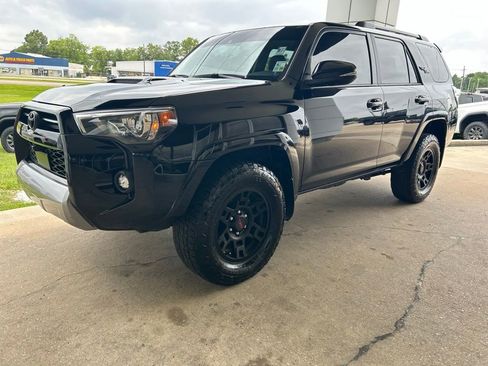 Used 2023 Toyota 4Runner TRD Off-Road Premium w/ Off Road Premium Plus Package AWD/4WD image 4