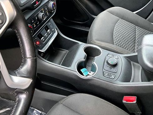 Used 2020 GMC Terrain SLE w/ Driver Convenience Package image 13