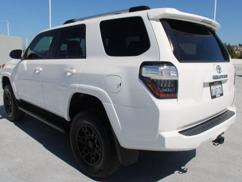 Certified 2019 Toyota 4Runner SR5 Premium AWD/4WD image 6