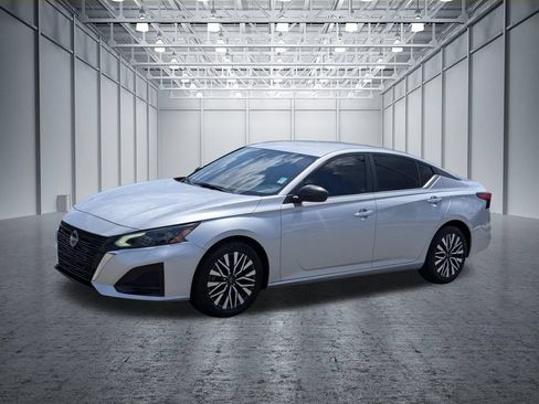 Used 2024 Nissan Altima 2.5 SV FWD image 4